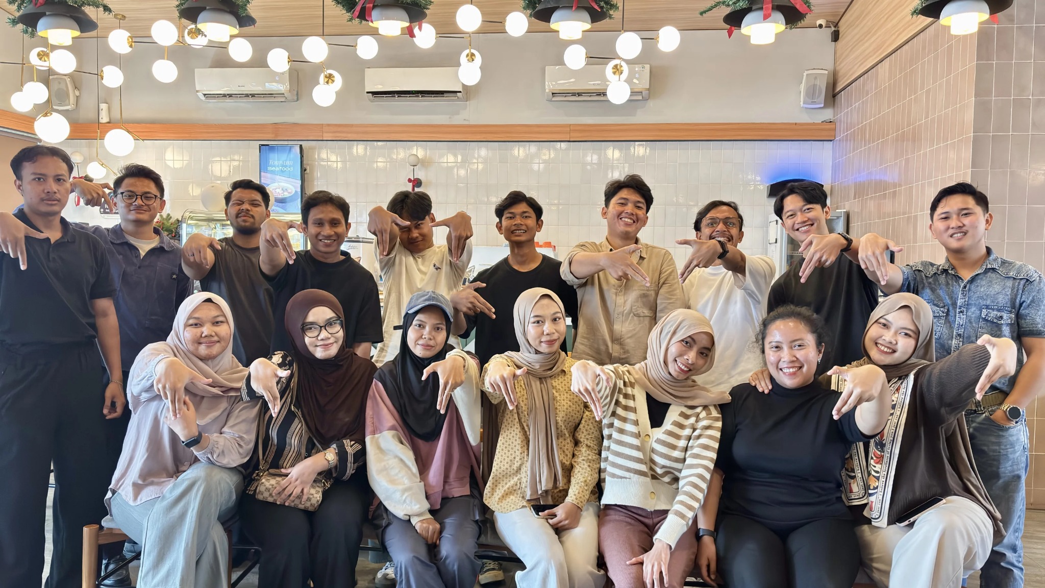 Share & Connect series 001, Ke Jingga, archive frame 4