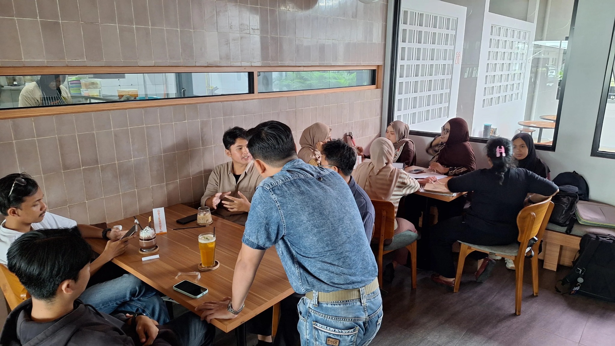 Share & Connect at Ke Jingga