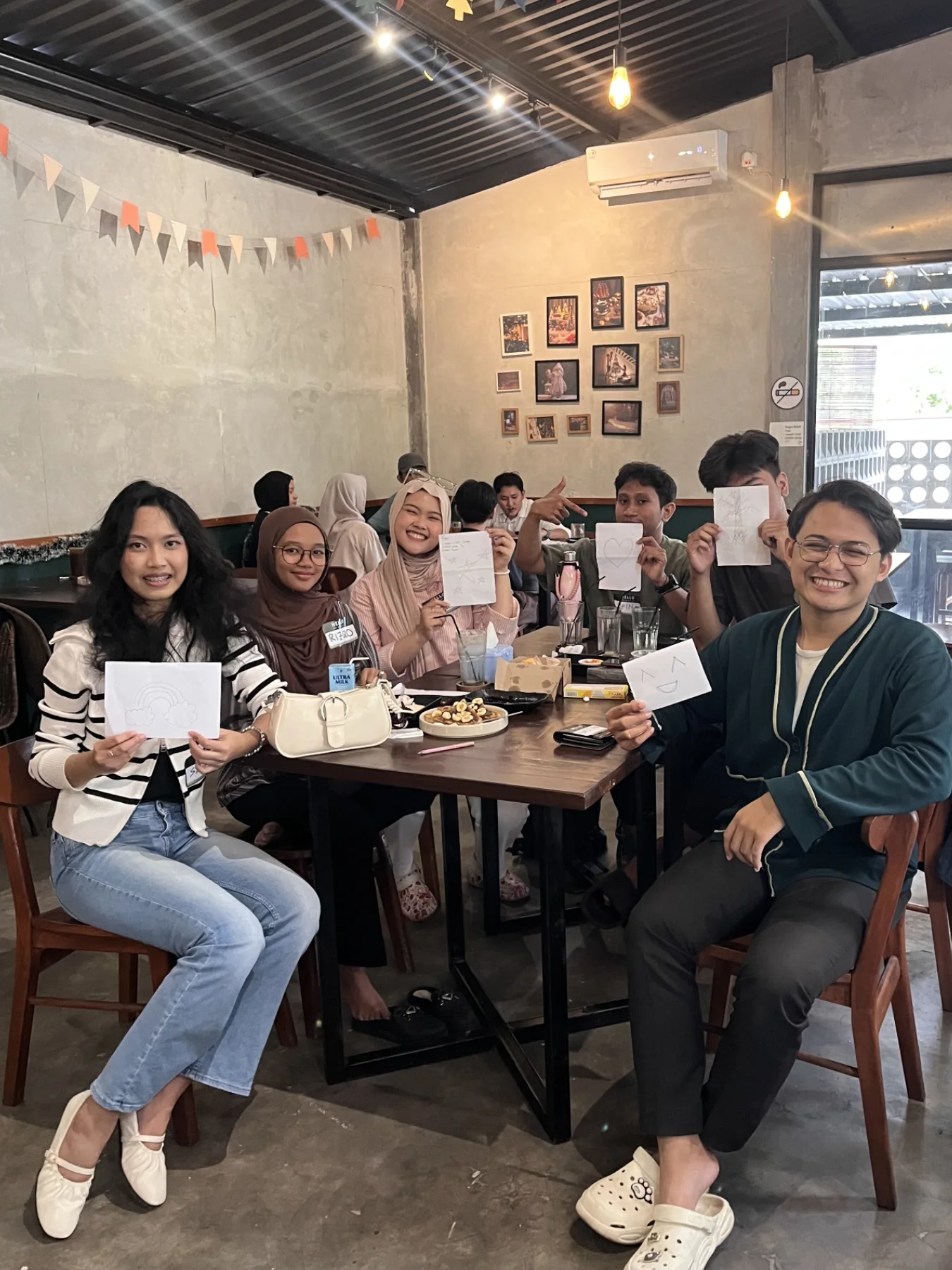 Share & Connect series 002, Honnest Coffee Gajahmungkur, archive frame 4